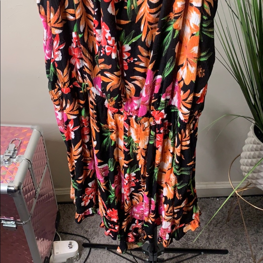 Floral romper 💐💐✈️ - Picture 3 of 4